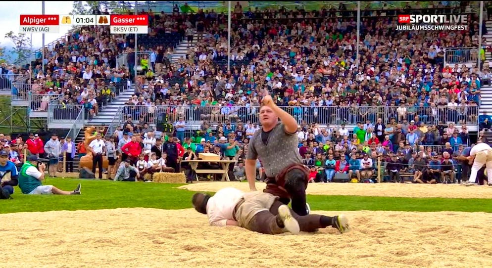 Dominik Gasser celebrates his victory against Nick Alpiger.
