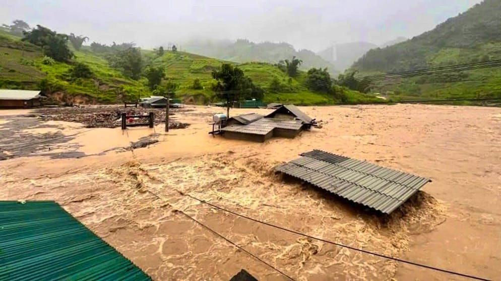 Typhoon claims at least 22 lives in Vietnam - Gallery. The recovery work in Vietnam continues.