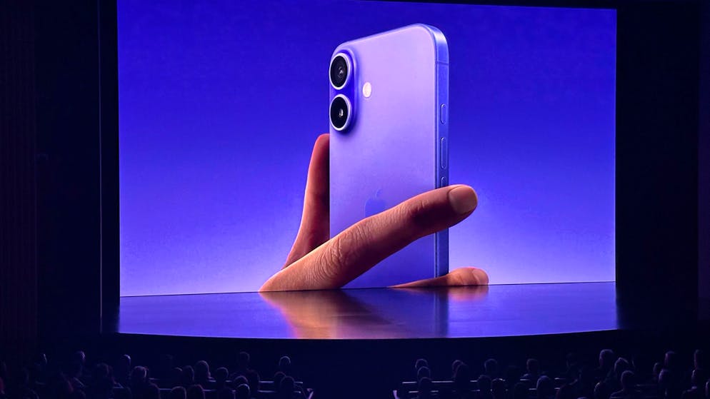 Apple keynote. This is the new iPhone 16 +++ All models available for pre-order from Friday