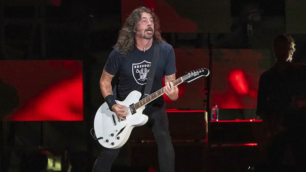 Il demande pardon. Le rockeur Dave Grohl va être père – mais pas avec sa femme