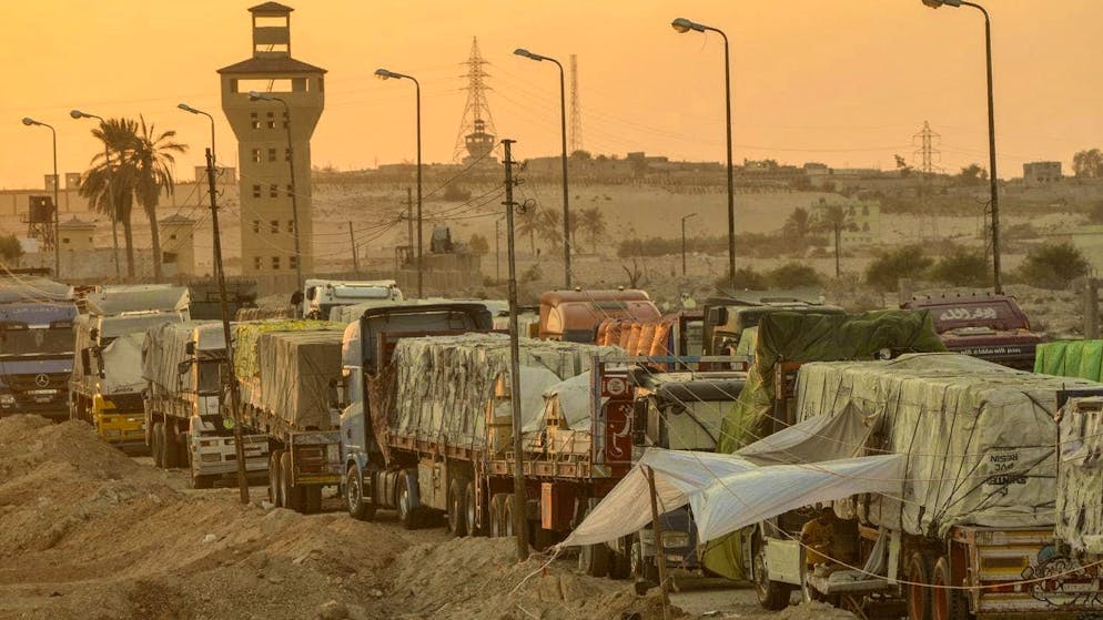 Trucks carrying humanitarian aid to the Gaza Strip wait at the Rafah border crossing in Egypt. (September 9, 2024.