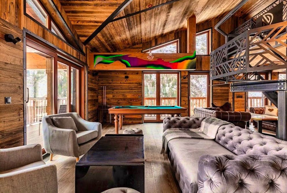 The most expensive Airbnbs in Europe. A cozy ski feeling in Chalet Raven in France.