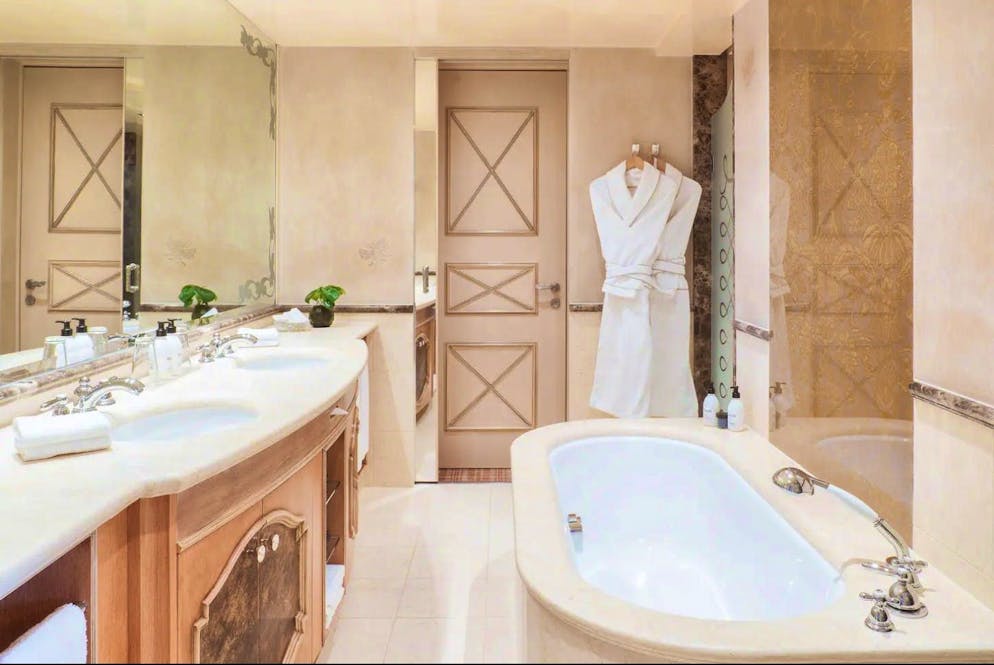 Gli Airbnb più costosi d'Europa. Qui potrete rilassarvi dallo sci e godervi un bagno.