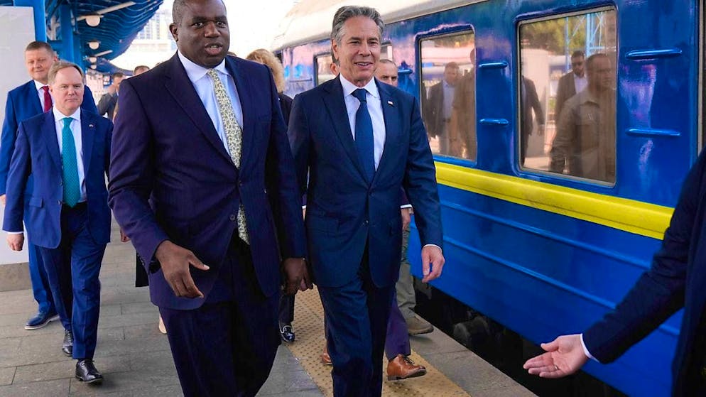 US Secretary of State Antony Blinken and British Foreign Secretary David Lammy arrive at the train station. Photo: Mark Schiefelbein/AP/dpa