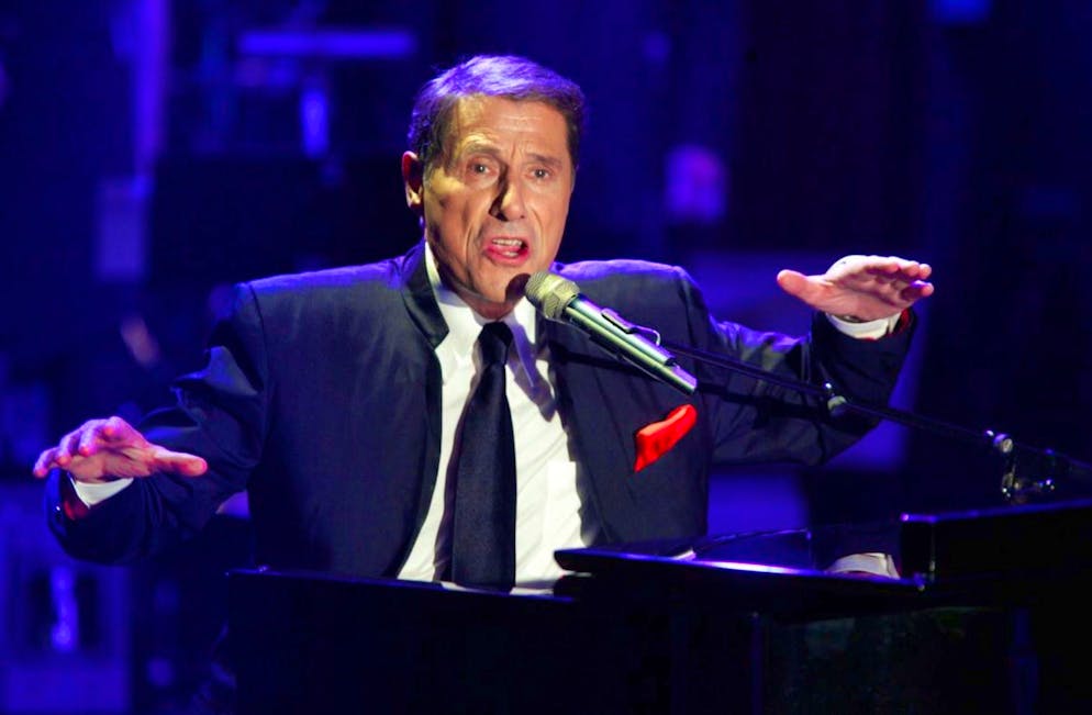 Queste star hanno figli fuori dal matrimonio. La popstar Udo Jürgens, morta nel 2014, aveva due figlie illegittime. Sonja Jürgens è nata nel 1966, ma la sua esistenza è diventata pubblica solo nel 1991. Nel 1994 è nata Gloria Burda, che Udo Jürgens ha riconosciuto come figlia nel 1995.