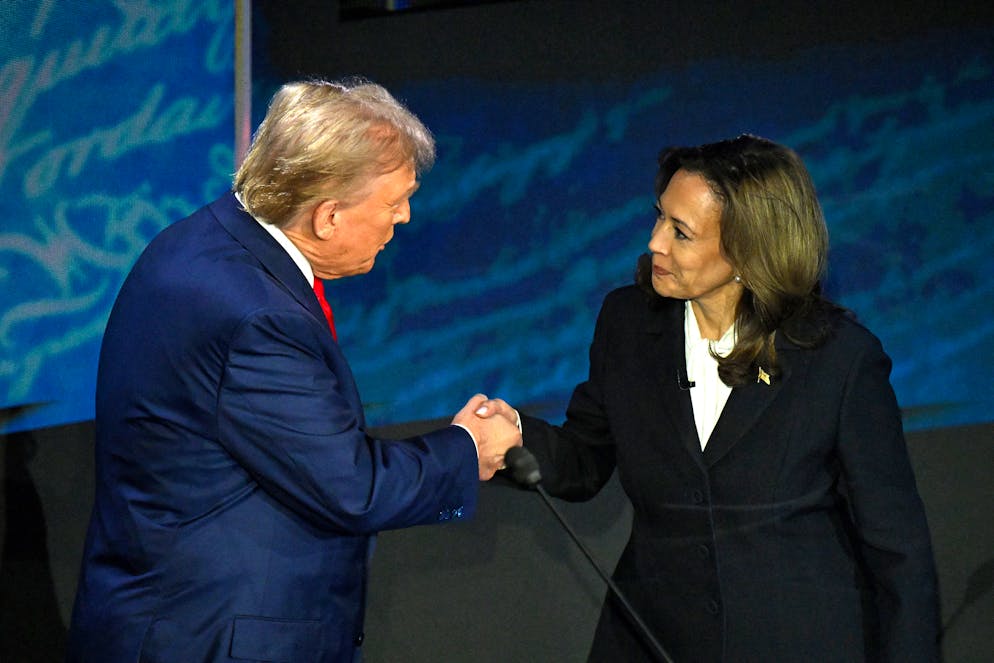 Kamala Harris et Donald Trump lors d'un débat au National Constitution Center à Philadelphie.