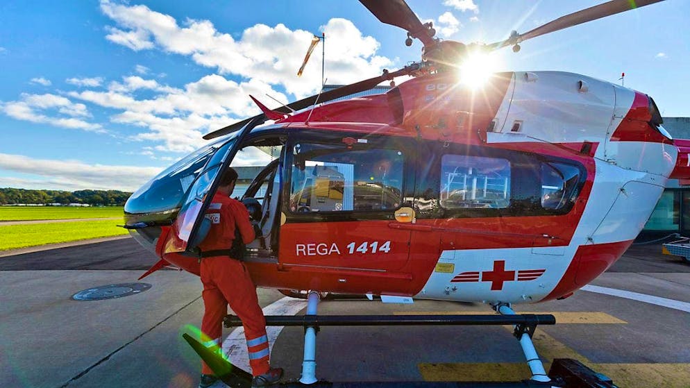 The seriously injured man was taken to hospital by helicopter. (symbolic image)