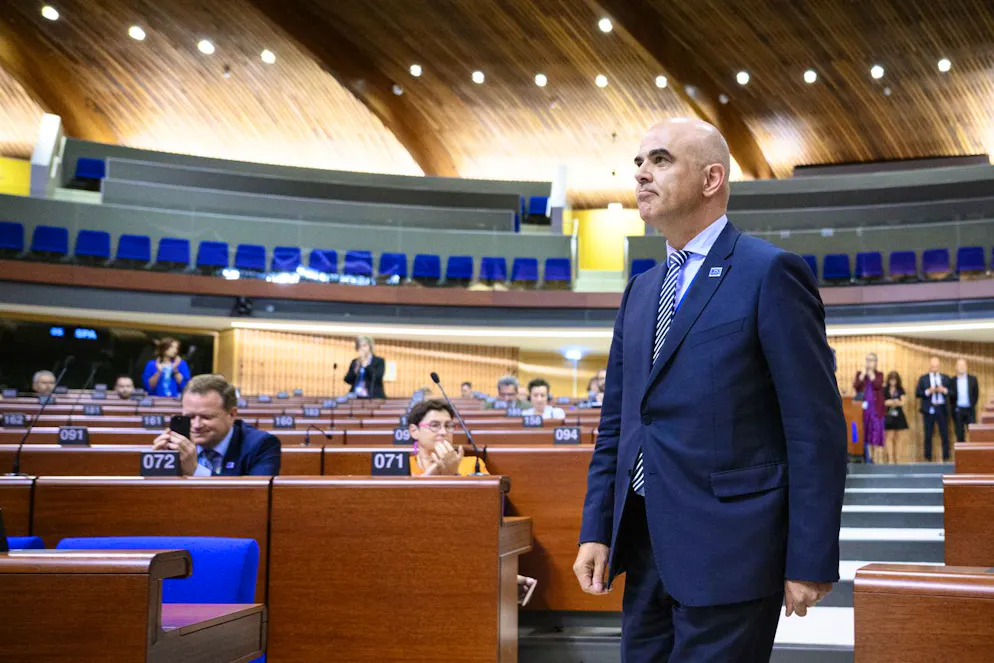 Le nouveau Secrétaire général du Conseil de l'Europe, le Suisse Alain Berset, réagit après son élection au poste de Secrétaire général du Conseil de l'Europe lors de la troisième partie de la Session ordinaire de 2024 de l'Assemblée parlementaire du Conseil de l'Europe (APCE), à Strasbourg, France, le mardi 25 juin 2024.