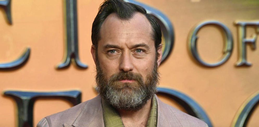 Queste star hanno figli fuori dal matrimonio. Oltre ai tre figli avuti dal matrimonio con Sadie Frost, l'attore Jude Law ha anche una figlia illegittima dalle relazioni con la modella Samantha Burke e la cantante Catherine Harding. Si è sposato per la seconda volta solo nel 2019 e ha avuto altri due figli con Phillipa Coan.