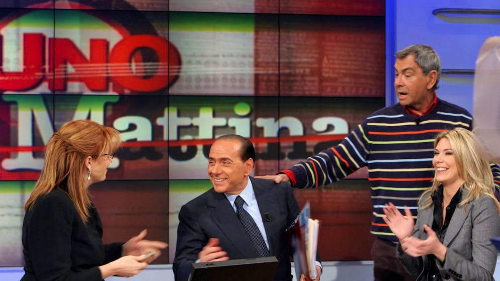 Luca Giurato nel 2006 con l'allora premier Silvio Berlusconi, alla trasmissione ''Uno Mattina''.