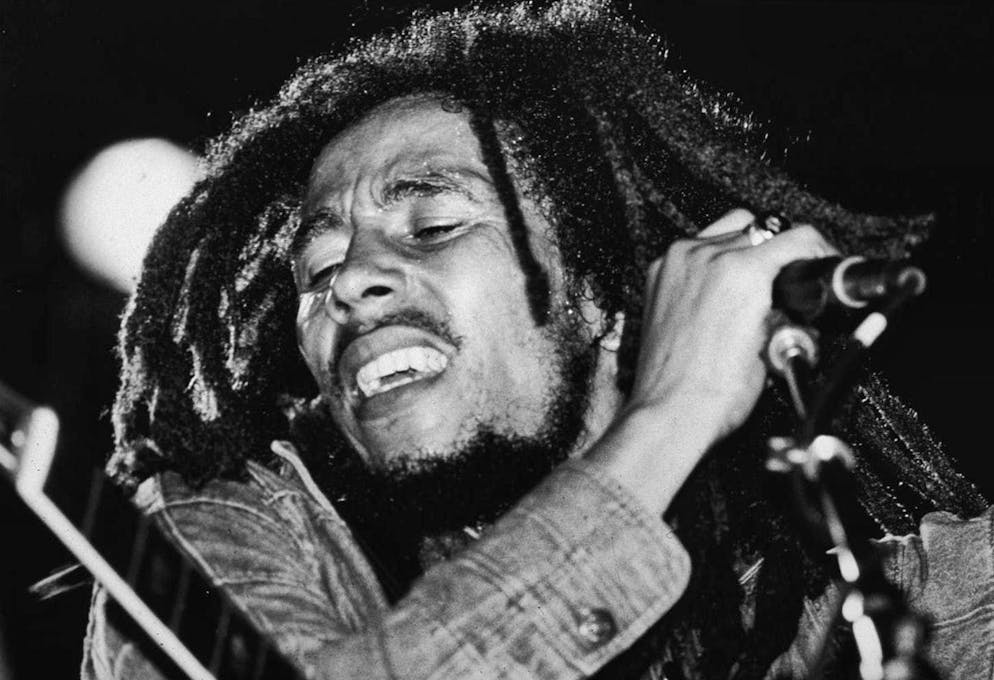 Queste star hanno figli fuori dal matrimonio. Anche la leggenda del reggae Bob Marley, morto nel 1981, è stato molto attivo. Ha avuto quattro figli dalla moglie Rita Marley e ha riconosciuto come suoi figli anche sette figli illegittimi. Tuttavia, si dice che il numero reale sia molto più alto.