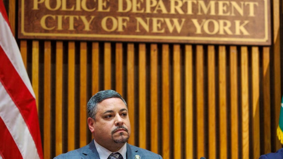 Edward Caban è stato capo della polizia per soltanto un anno ed è il secondo nel suo ruolo a dimettersi da quando Eric Adams è sindaco.