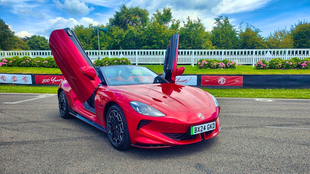 The design of the MG Cyberster reminds Sämi of other brands, but it still has its own design language