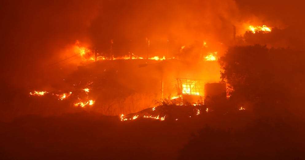 Cet incendie qui s'est déclaré dimanche avait déjà dévoré mardi 1600 hectares de terrain, un bilan décuplé à 20.000 hectares mercredi.