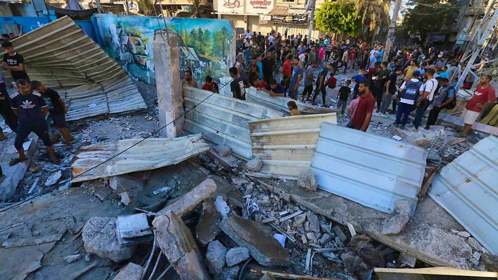 ARCHIVE - Palestinians gather after an airstrike attributed to Israel on a former school of the United Nations Relief and Works Agency for Palestine Refugees in the Near East. Photo: Omar Ashtawy/APA Images via ZUMA Press Wire/dpa