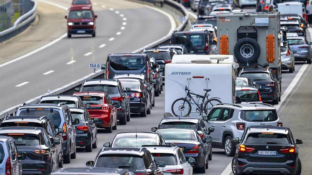 Traffic: Long traffic jam in front of the Gotthard already on Friday ...