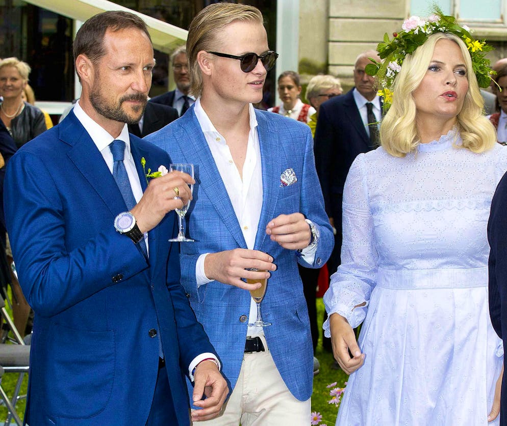 Marius Borg Høiby, the stepson of Norway's Crown Prince Haakon, could easily end up in prison after confessing to assaulting his girlfriend. This is what several defense lawyers told the Norwegian broadcaster TV2, based on the details known so far.