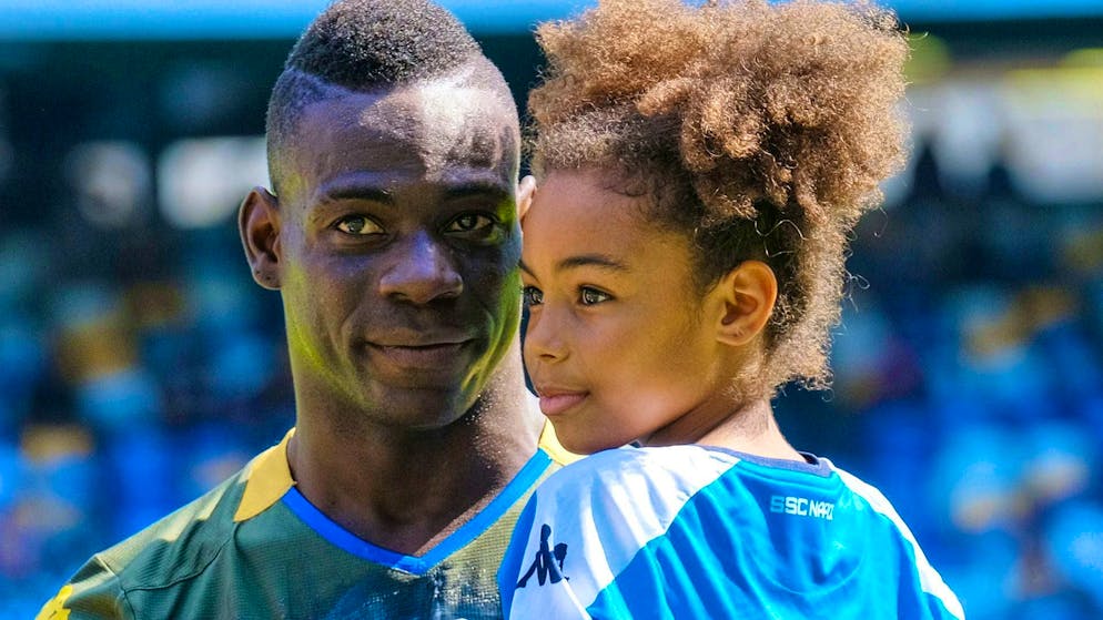 Mario Balotelli con la figlia Pia nel 2019.