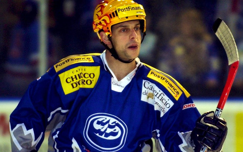 Nicola Celio, 926 partite con la maglia dell'Ambrì-Piotta fino dal 1989 al 2009.