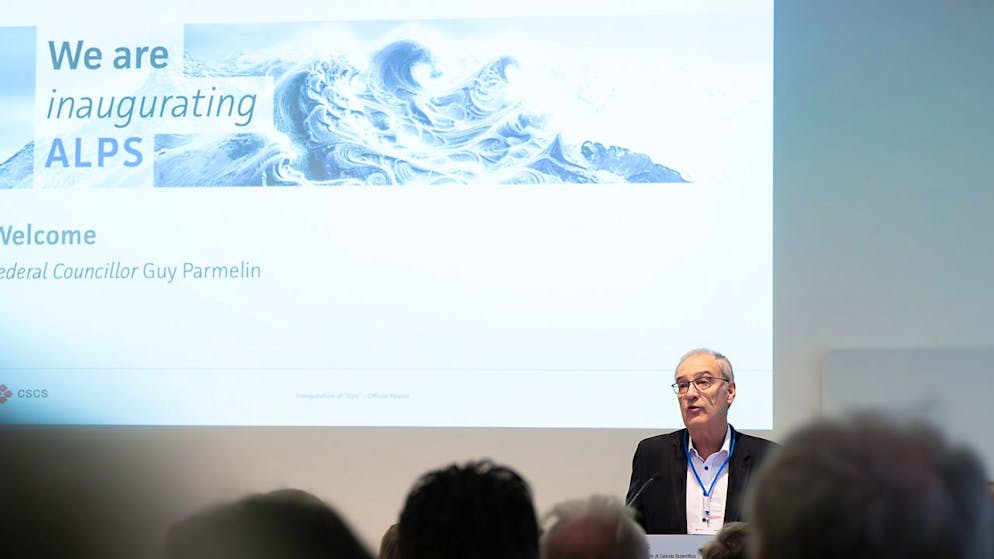 Guy Parmelin inaugure un des plus puissants ordinateurs au monde - Gallery. Le ministre de la recherche Guy Parmelin a pris la parole à l'inaguration du superordinateur "Alps".