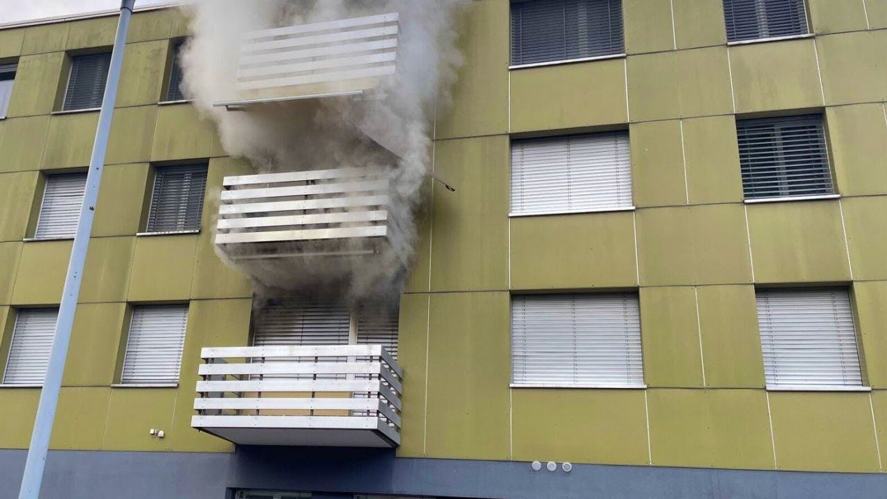 Nordschweiz. Bewusstloser Mann aus in Brand stehender Wohnung evakuiert