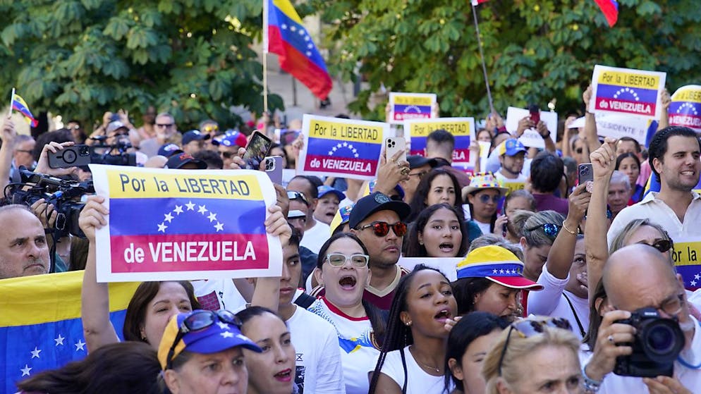 L'opposant vénézuélien Edmundo González Urrutia s'est réfugié à Madrid, dans un contexte de fortes tensions entre l'Espagne et le Venezuela. Des manifestations de soutien à M. González ont été organisées dans la capitale espagnole, comme ici mardi passé. (Archives)