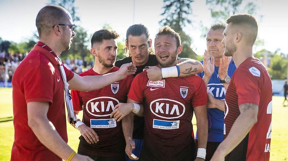 Sports director Elsad Zverotic sees Aarau without a chance against Lucerne - Gallery. Elsad Zverotic unfolds: After losing a penalty Aarauer Captains adjusts the FCA 2019 in the play-off against Xamax in the Super League