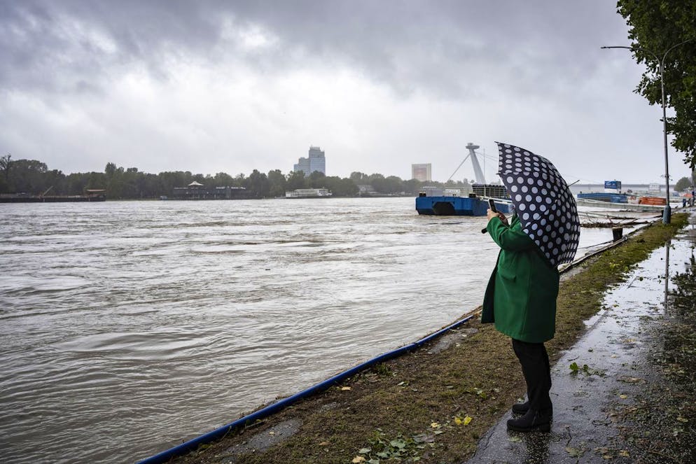 Passeggeri di una nave da crociera svizzera bloccati sul Danubio blue