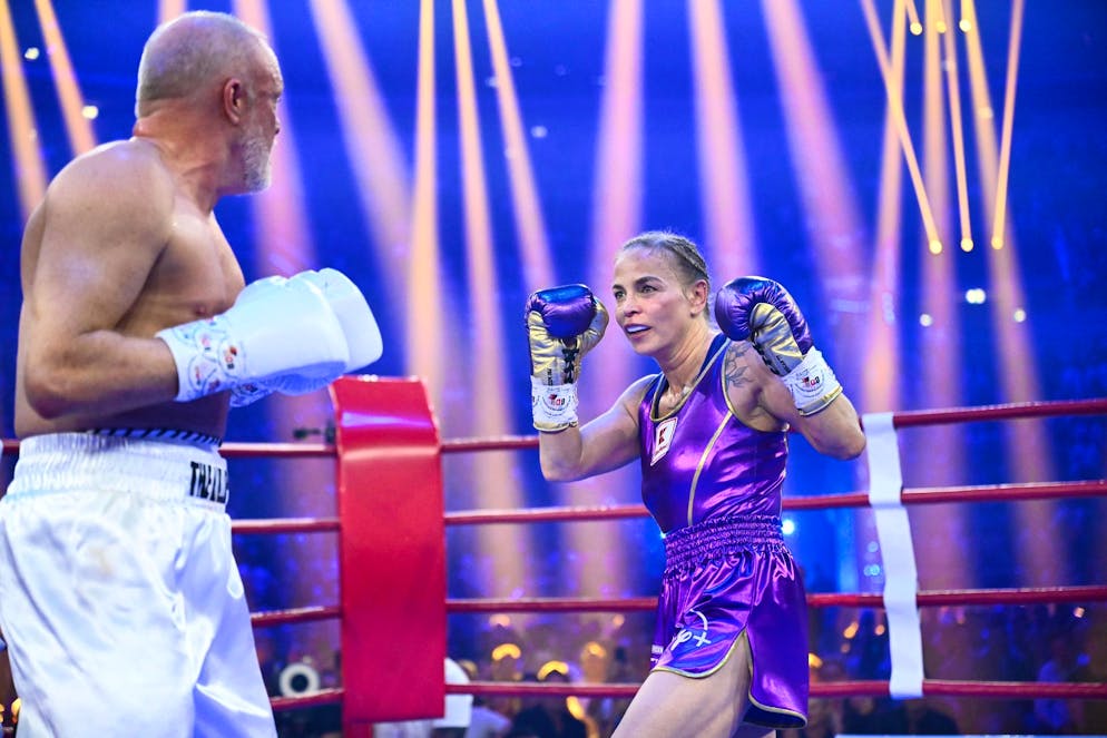 Er ist zurück: Stefan Raabs neue Show kommt am Mittwoch. Logische Folge: Der 57-Jährige kassierte im Kampf gegen die Boxweltmeisterin eine Niederlage.