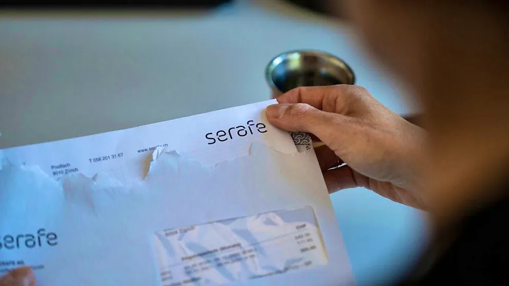 Serafe AG will continue to collect the bill for radio and television fees. (symbolic image)