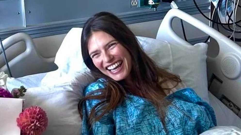 Dopo l'operazione. Bianca Balti mostra la cicatrice del tumore: «Segno di una lotta che ho affrontato con tutte le mie forze»