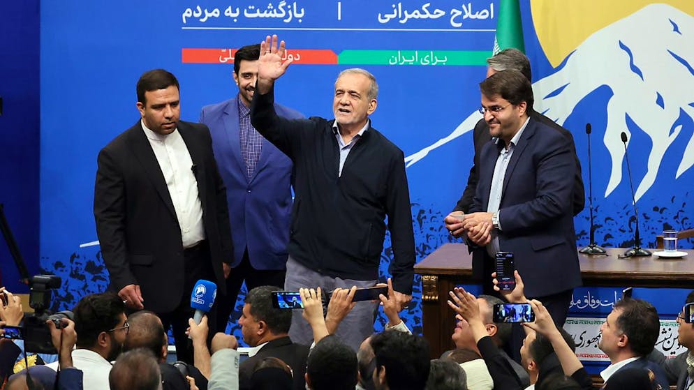 Il presidente iraniano, Masoud Pezeshkian nel corso della sua prima conferenza stampa da quando è stato eletto presidente in luglio