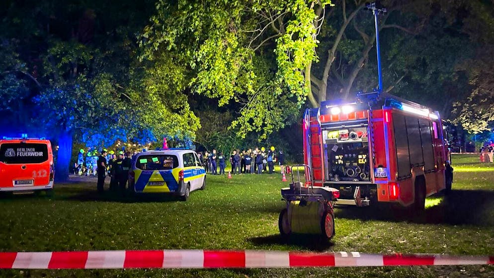 The Berlin fire department was deployed with a large contingent.