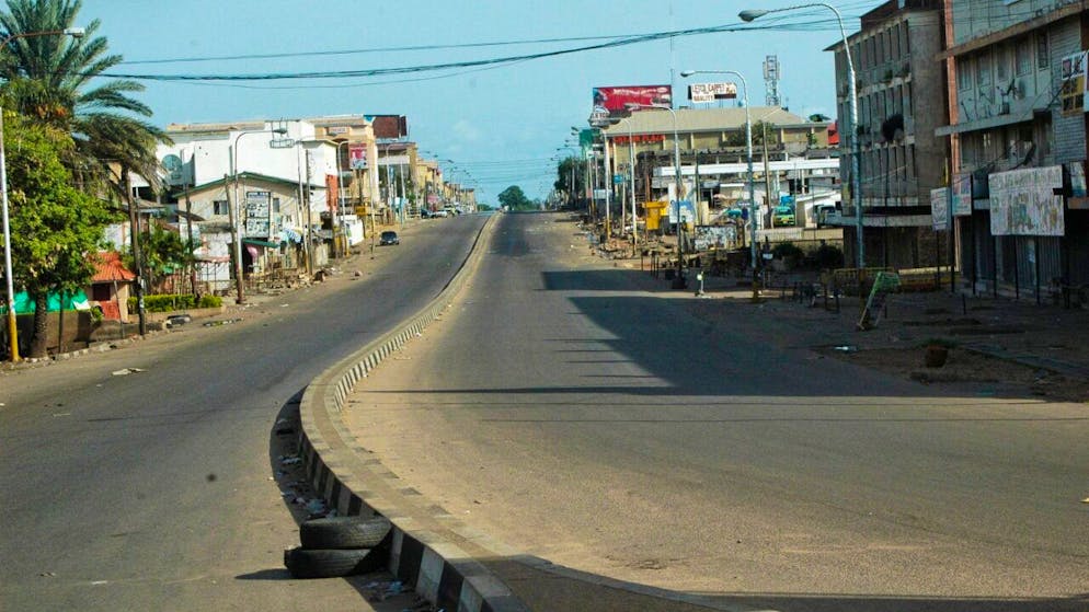 In Nigeria, il Paese più popoloso del continente africano, si verificano frequentemente gravi incidenti stradali. Secondo gli esperti le cause principali sono la guida spericolata, le cattive condizioni stradali e il cattivo stato di molti veicoli. (Foto archivio)