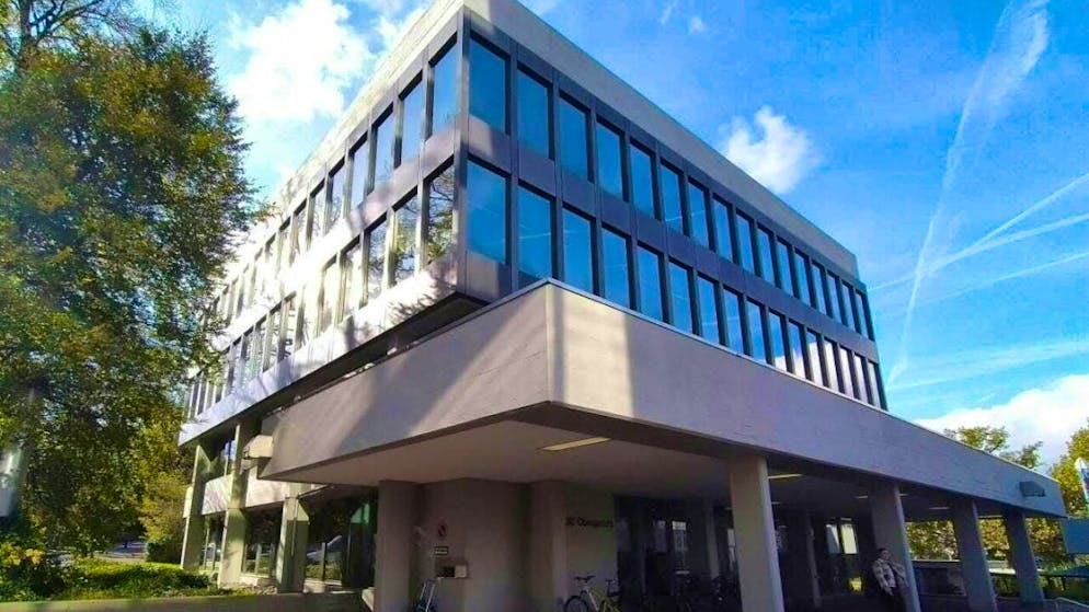 L'Alta Corte di Argovia ha confermato la sentenza di un tribunale di grado inferiore secondo cui il licenziamento sommario di un dipendente per molestie sessuali non era legale.