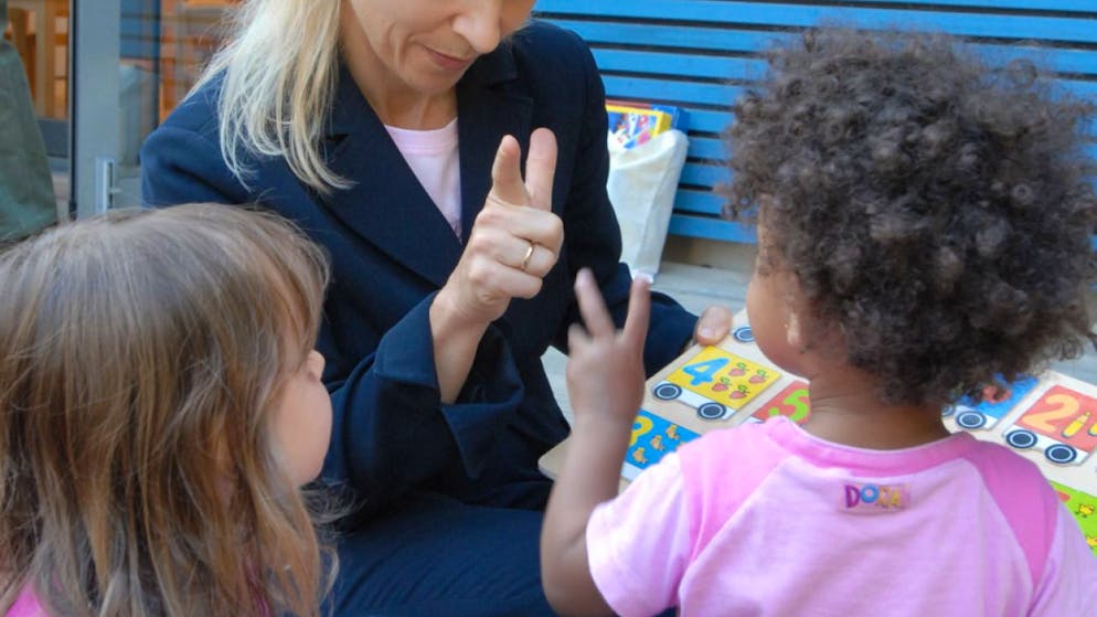 Per lo studio pubblicato oggi sulla rivista specializzata "Child Development", i ricercatori hanno insegnato a più di 300 bimbi dell'asilo come far di conto con le dita (foto simbolica)