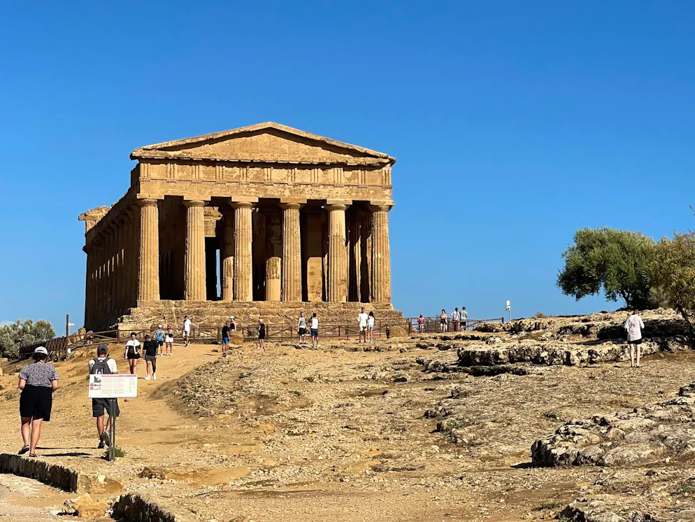 Reisebericht Südsizilien: Ausflugsziele. Das Valle dei Templi ist eine archäologische Stätte südlich des heutigen Stadtkerns von Agrigento und ein beliebtes Ausflugsziel in der Region. 