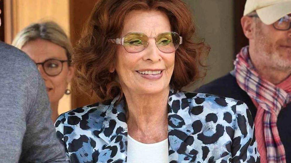 Diva de cinéma toujours aussi éblouissante. 90 bougies pour Sophia Loren – on aimerait lui ressembler!
