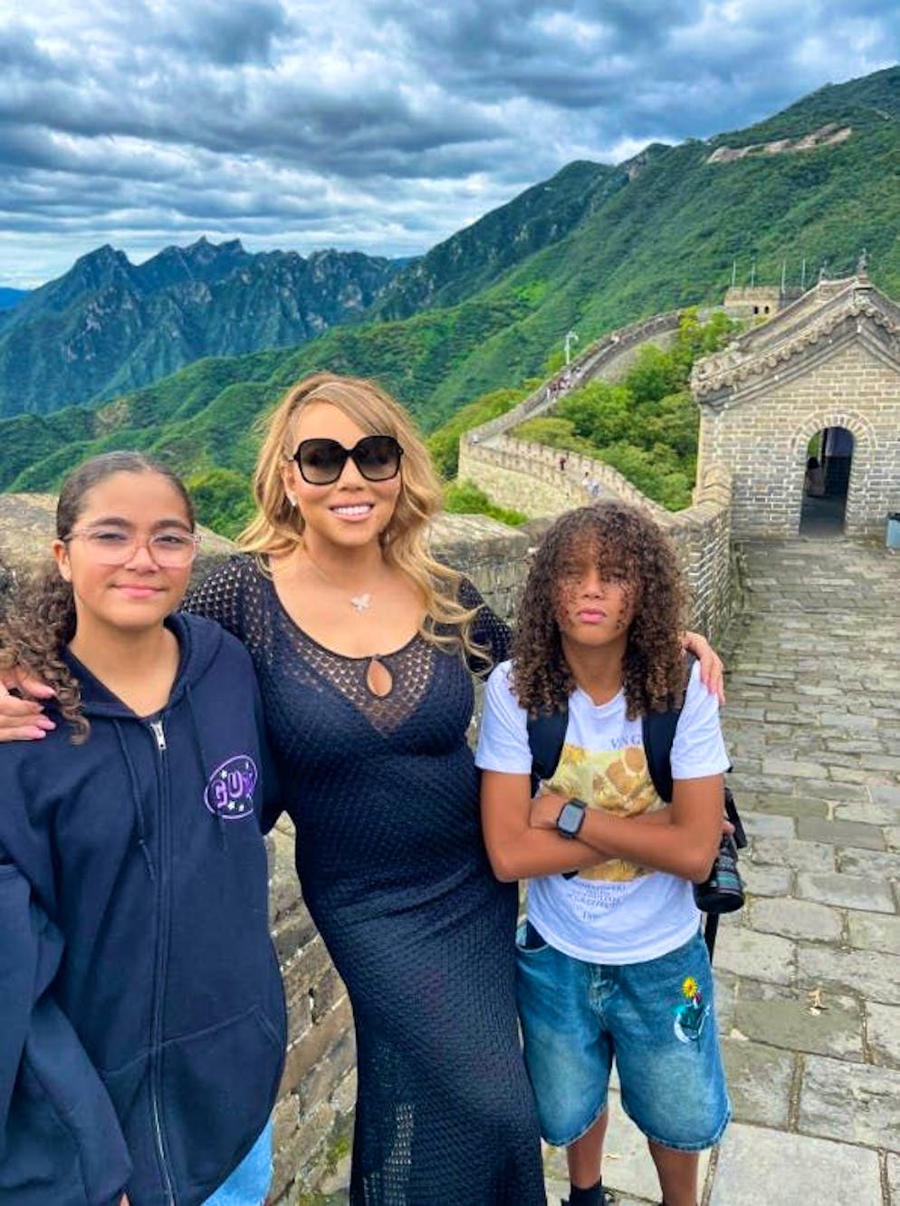 La cantante Mariah Carey ha pubblicato su Instagram le foto del suo viaggio in Cina con i suoi gemelli.