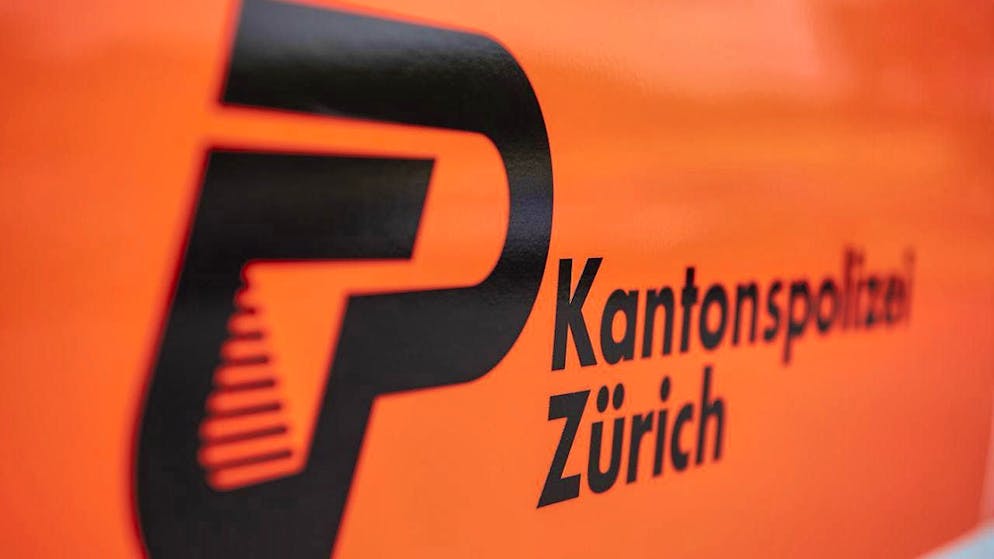 A lifeless man was found in an apartment in Glattbrugg ZH on Wednesday. Two suspects were arrested (symbolic image).