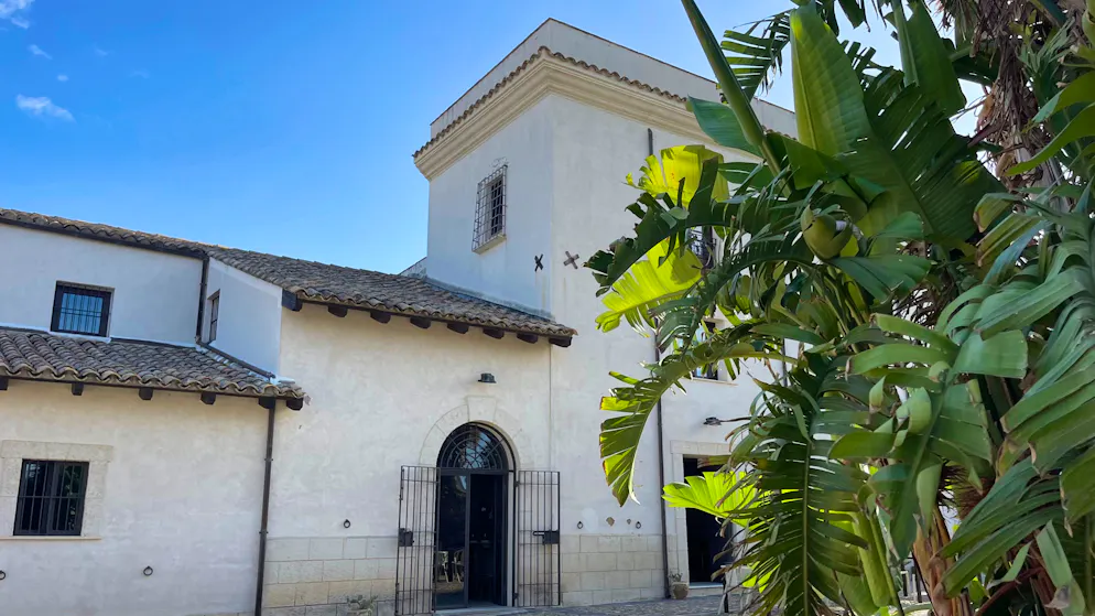Reisebericht Südsizilien: Agriturismo Mandranova. Das Haus war ursprünglich nicht für den Zweck eines Hotels gedacht, sondern ein normales Zuhause einer sizilianischen Familie. 