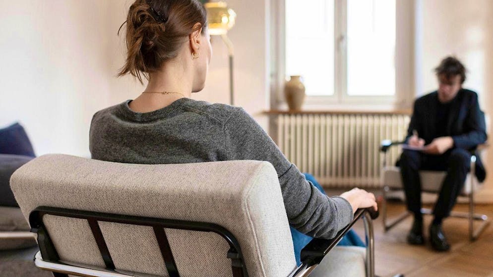 A psychotherapist treats a client. The canton of Glarus is developing an integrated and low-threshold psychiatric-psychotherapeutic service for the population. (archive picture)