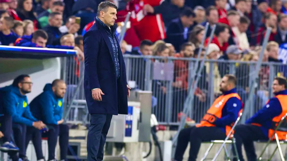 Sergej Jakirovic watches Zagreb's crushing defeat in Munich with a stony face.