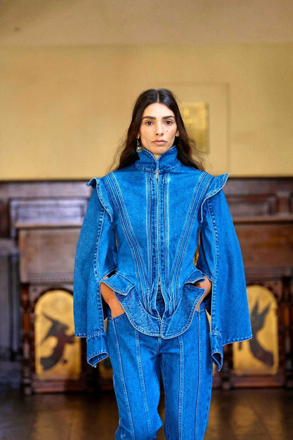 London Fashion Week 2024. The collection by Marques Almeida Ready. Jeans on jeans will also be very popular next spring and summer.