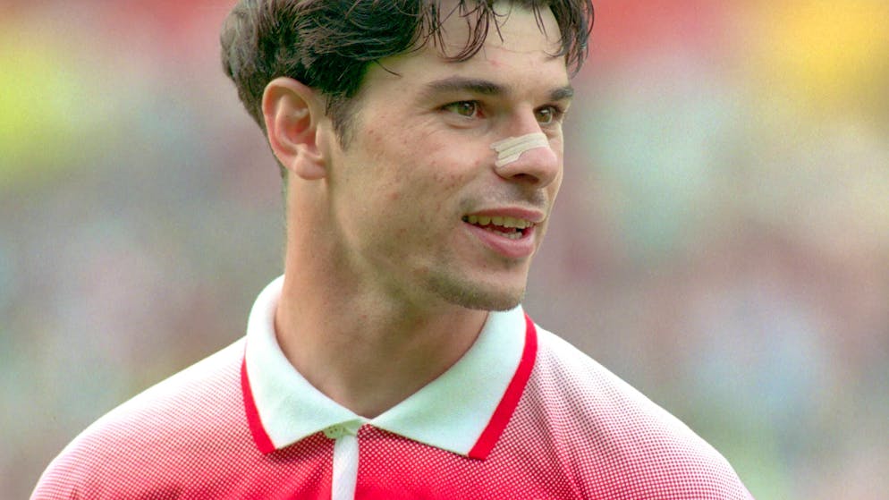 Das Comeback des Nasenpflasters. Der Hokuspokus aus den 90ern ist zurück im Profifussball