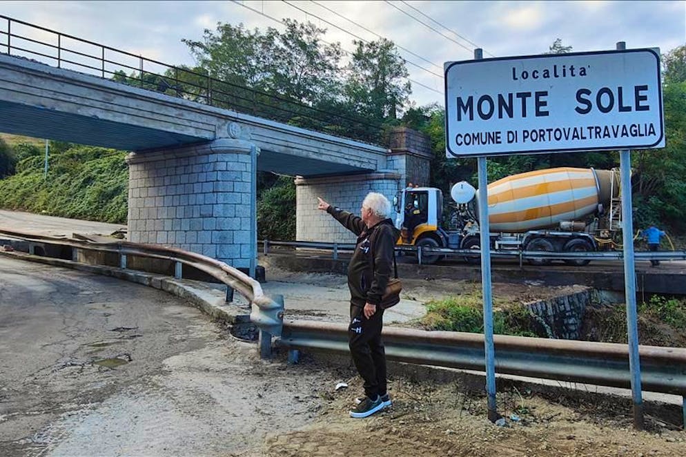 Il sindaco Ermes Colombaroli durante il sopralluogo