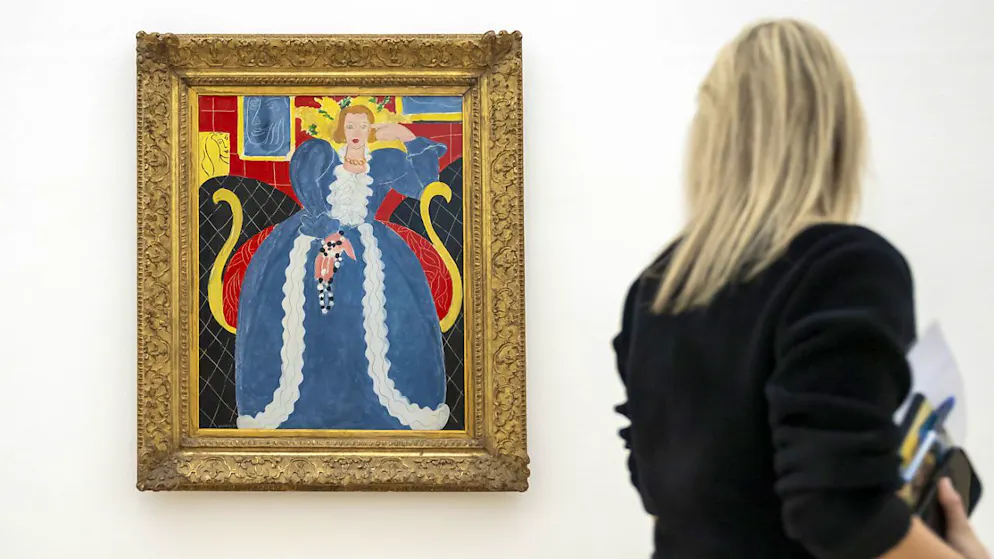 Rétrospective Henri Matisse à la Fondation Beyeler à Riehen (BS) - Gallery. La toile "La grande robe bleue et mimosas", peinte en 1937, est exposée jusqu'au 26 janvier à la Fondation Beyeler, à Riehen (BS) dans le cadre de la rétrospective "Matisse - Invitation au voyage".