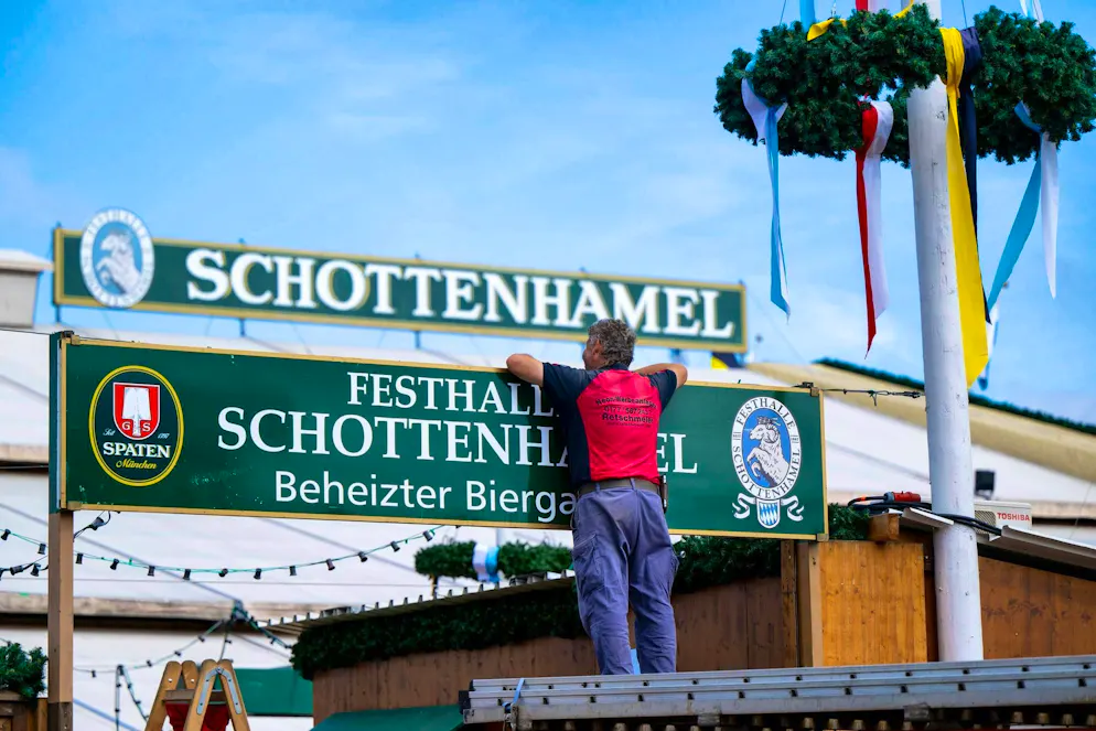 Oktoberfest countdown 2024. The Lord Mayor taps the first barrel at Schottenhamel.