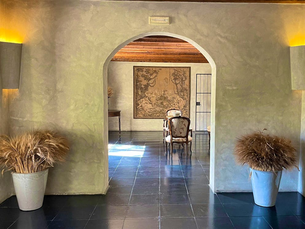 Travelogue Southern Sicily: Agriturismo Mandranova. There are arches as passageways in the house.