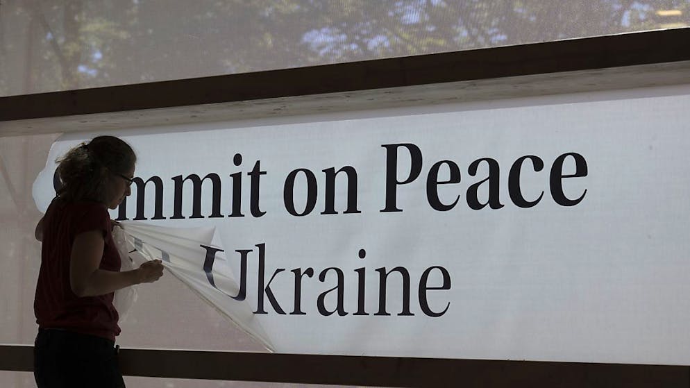 Le premier sommet sur la paix en Ukraine s'était tenu à la mi-juin au Bürgenstock (NW), en Suisse centrale. La Russie n'avait pas été invitée, ayant clairement indiqué qu'elle ne participerait pas. La Chine figurait aussi parmi les grandes absentes.